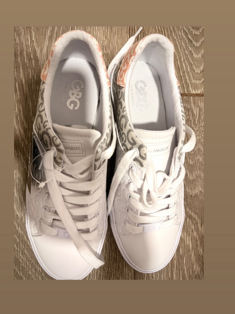 GBG Los Angeles White Low-Top Logo-Print Sneakers with Pink Accent - Picture 2 of 4